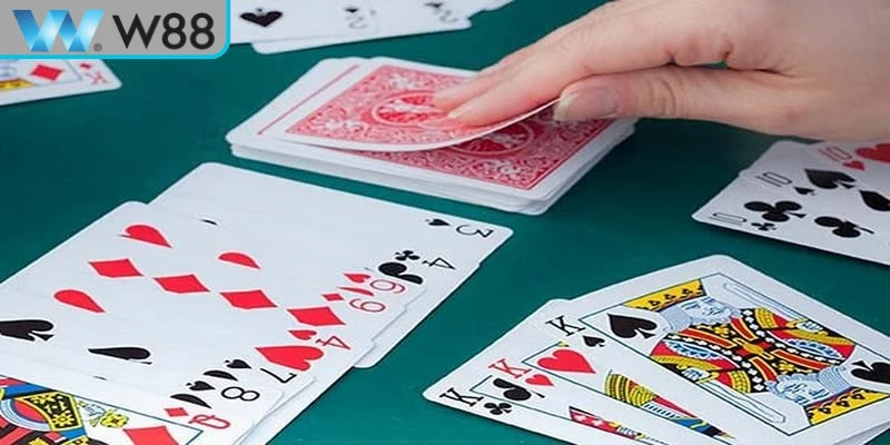 Các thế bài Baccarat luôn được xem là hình thức giải trí giàu nhịp điệu